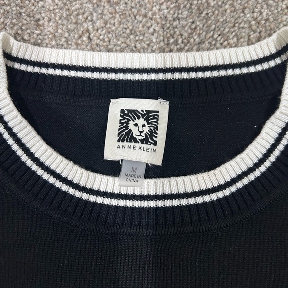 Anne Klein sweater shirt black with White Trim size medium - Picture 2 of 2